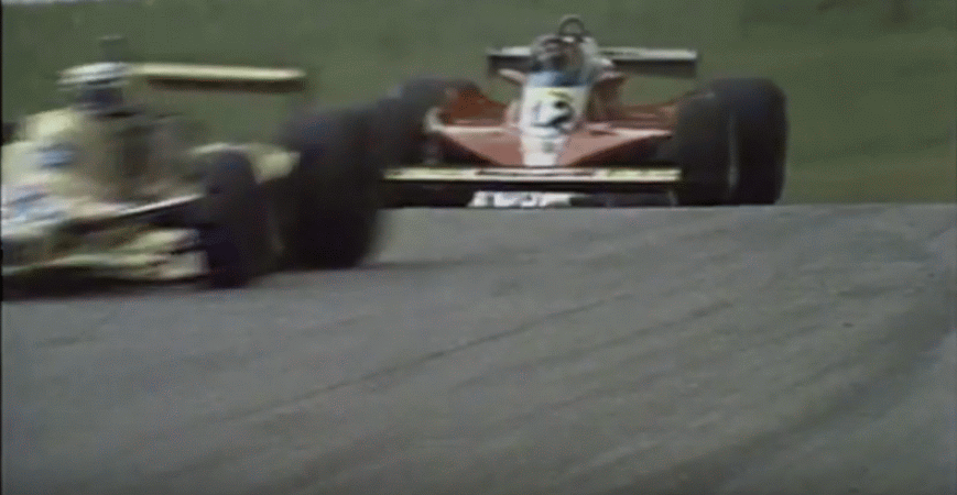 Gilles Villeneuve con la Ferrari numero 12 nel secondo giro del Gran Premio di Zeltweg in Austria il 13 agosto 1978